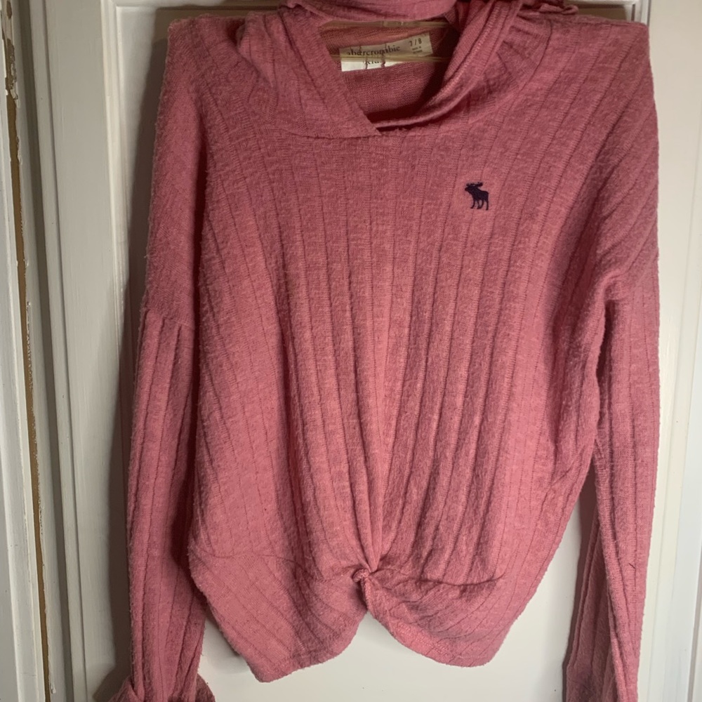 Abercrombie Kids girls lightweight sweater. Size 7/8. Small hole on the shoulder - Picture 4 of 6